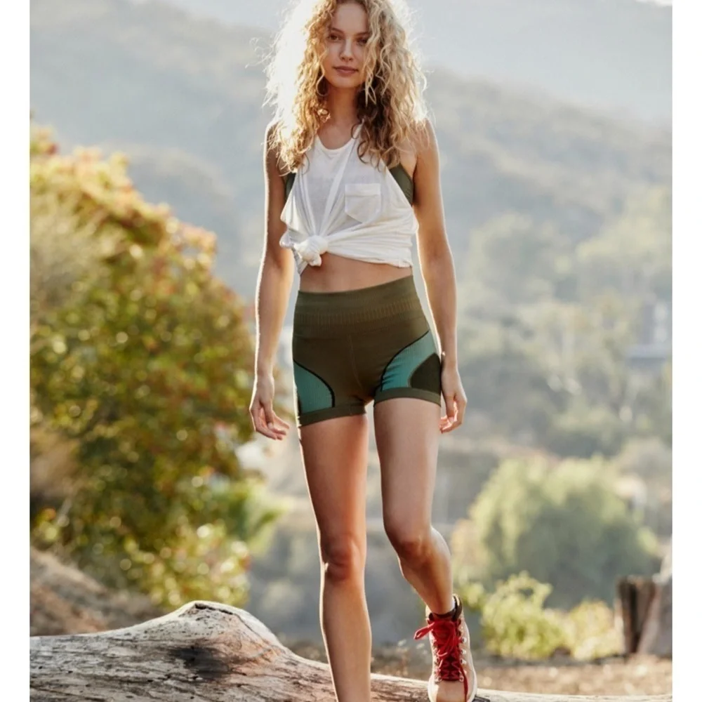 NWOT Free People Movement color block compression shorts M/L